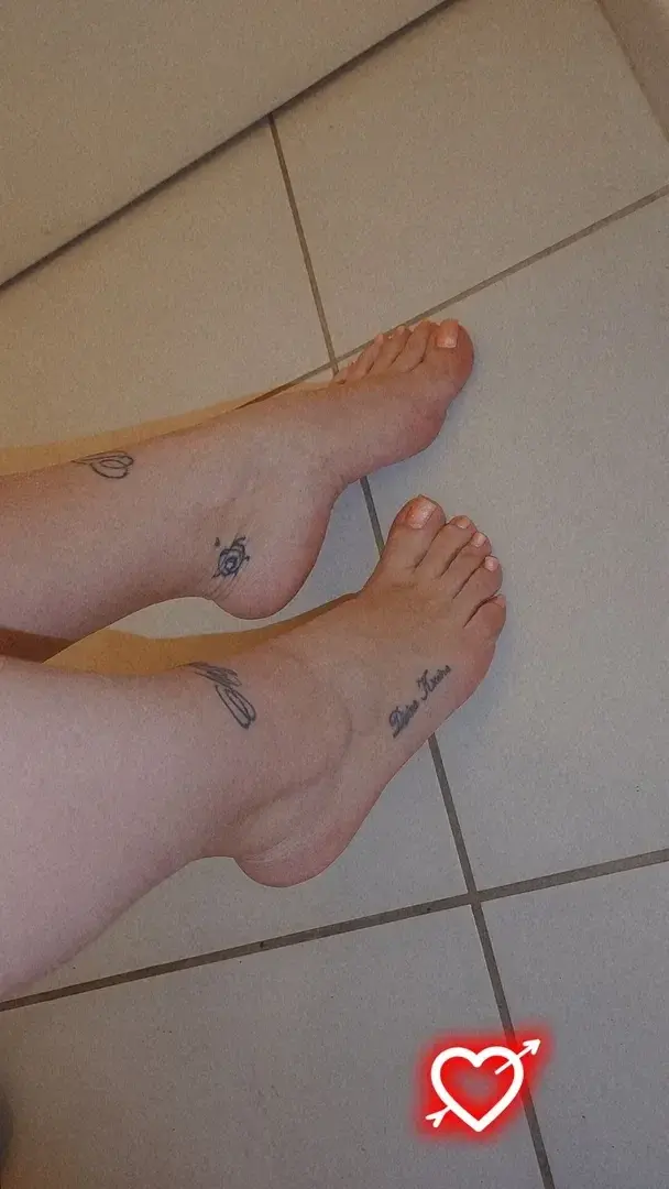 Leak & nude MYM — Divinekreine : « média » (MYM)