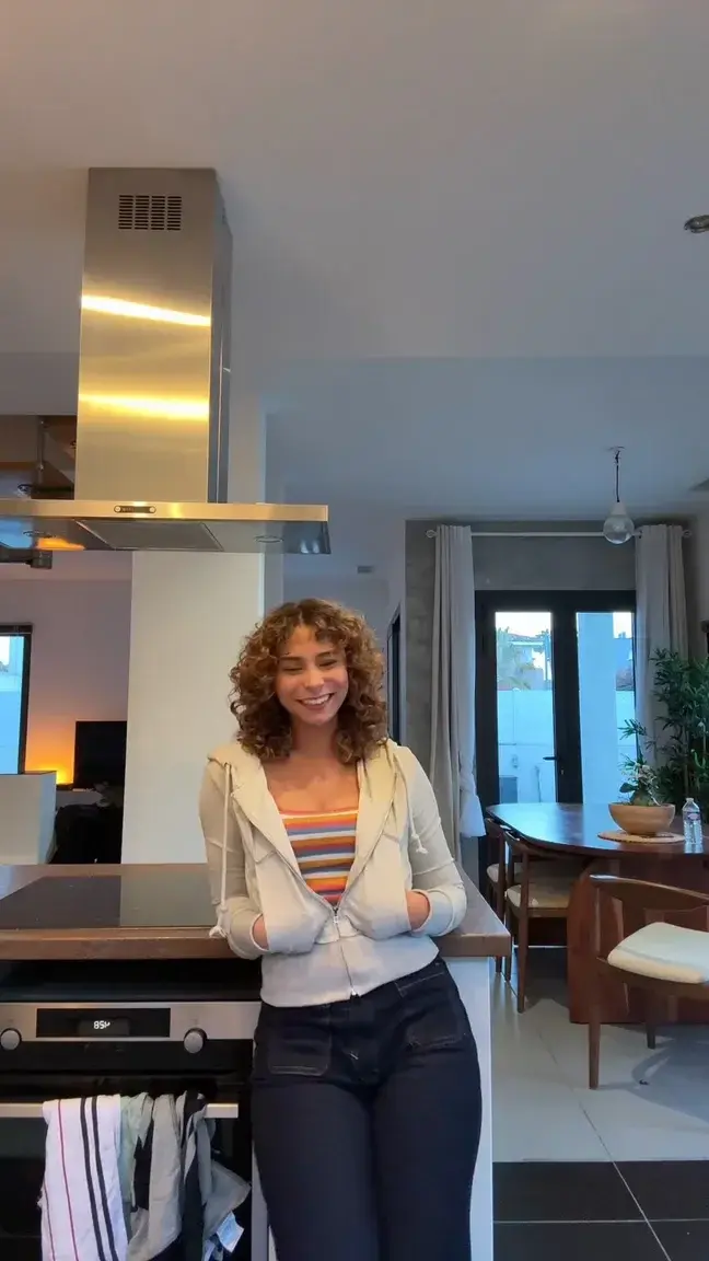 Aperçu public — Lestia : « 😝 » (MYM) — pas un leak