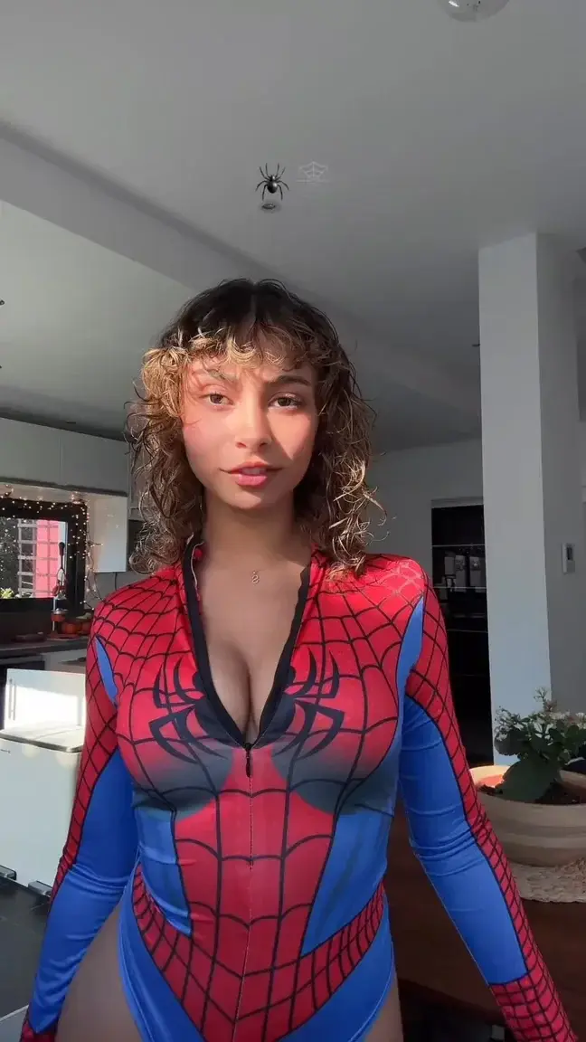 Aperçu public — Lestia : « Heyyy » (MYM) — pas un leak