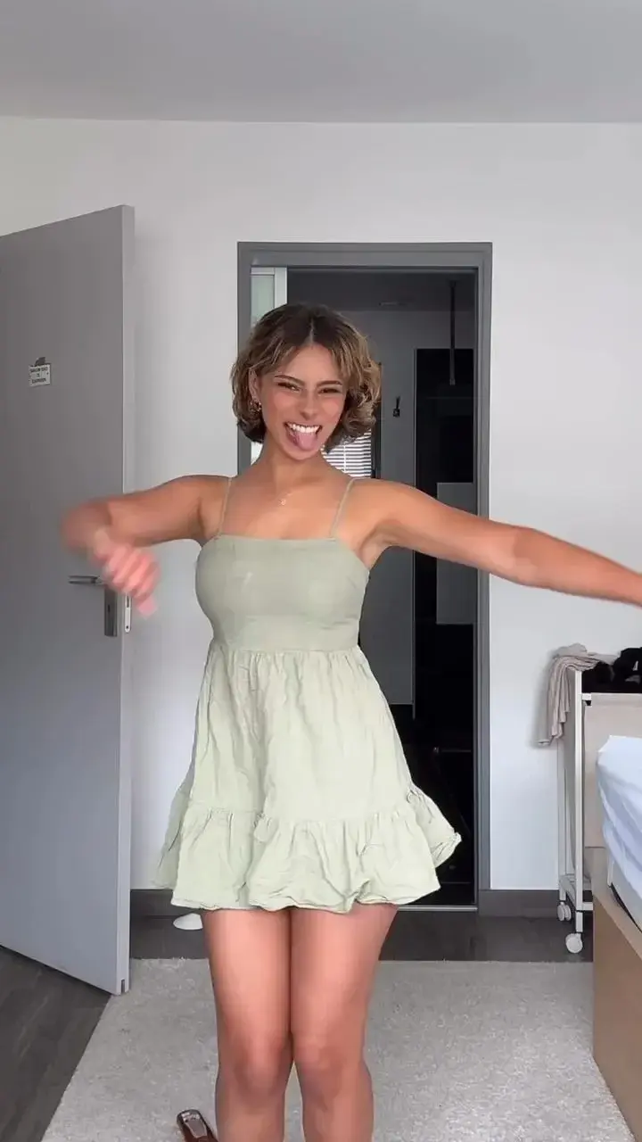 Leak & nude MYM — Lestia : « A ton avis j'ai pris combien de kilos ? 🥰 » (MYM)