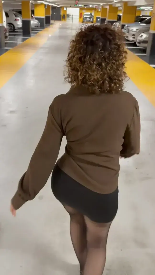 Leak & nude MYM — Lestia : « Tu la trouve comment mon outfit?🥰 » (MYM)