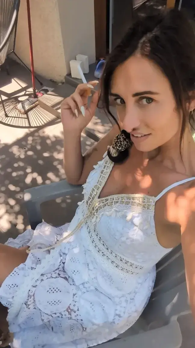 Leak & nude MYM — GloryZavatrash : « Comme un bon goût d'été » (MYM)