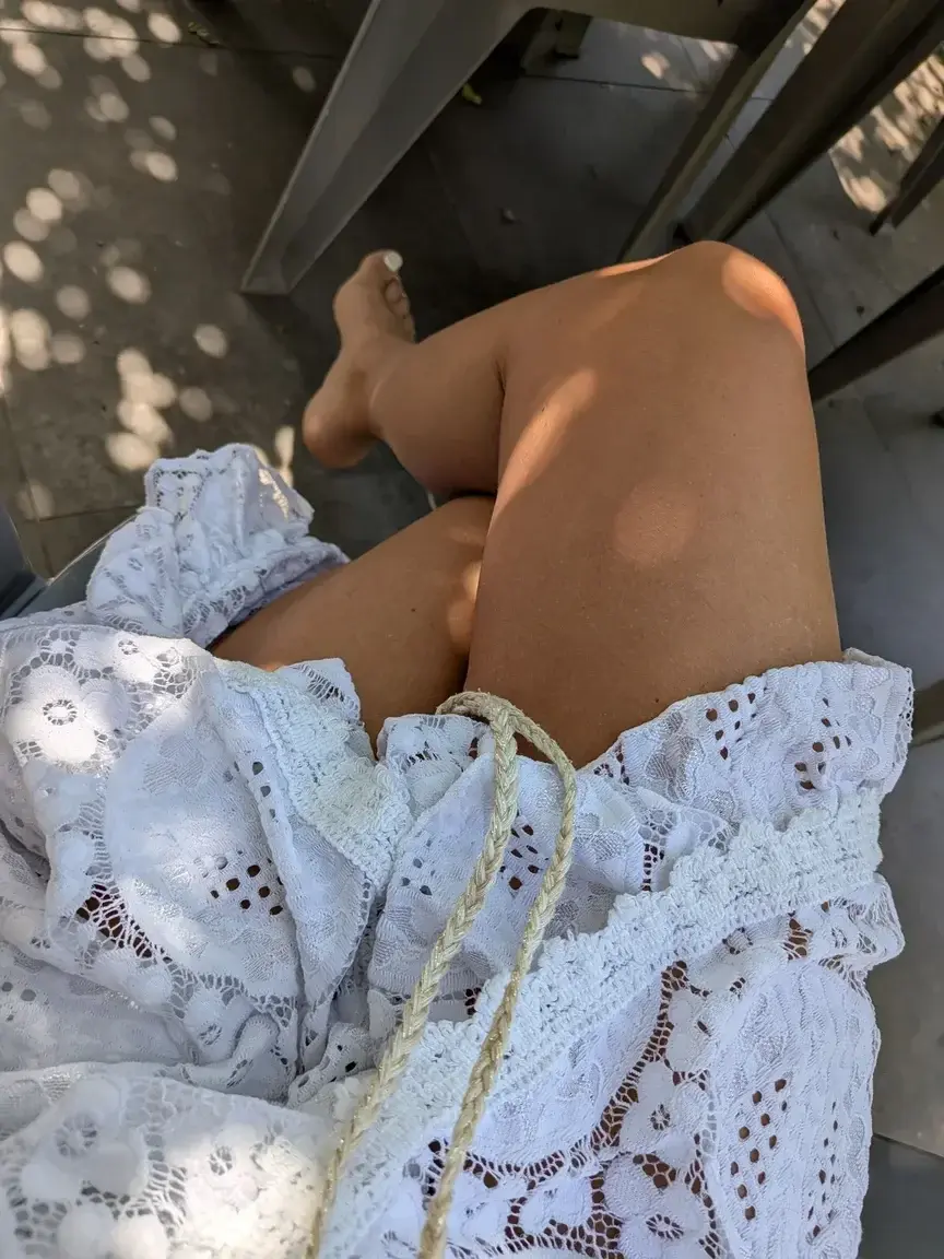 Leak & nude MYM — GloryZavatrash : « J'ai chaud, tu viens sous ma robe ? » (MYM)