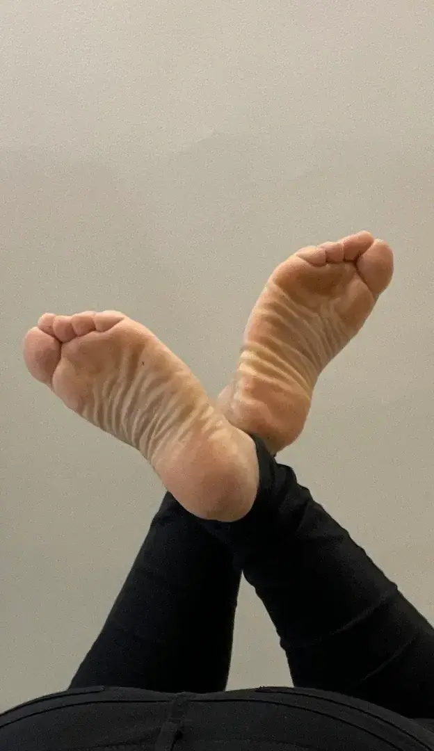 Viens discuter en privé 😉#Feet  #PrettyFeet  #BeautifulFeet  #FeetWorship  #PerfectFeet  #FeetLovers