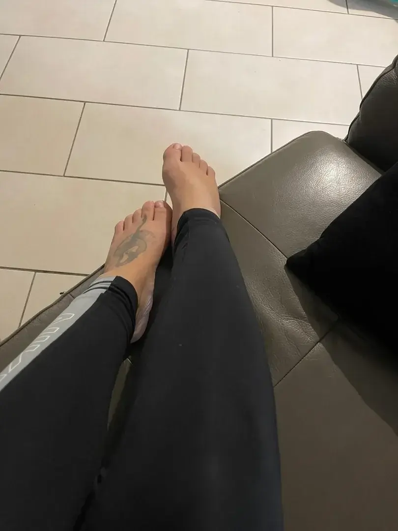 Comme une envie de m’amuser 🫦💦#Feet  #PrettyFeet  #BeautifulFeet  #FeetWorship  #PerfectFeet  #FeetLovers#pied#foot#cute#sexy