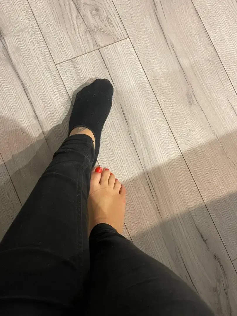 Je vais me déshabiller 💦🫦#Feet  #PrettyFeet  #BeautifulFeet  #FeetWorship  #PerfectFeet  #FeetLovers#pied#foot#cute#sexy