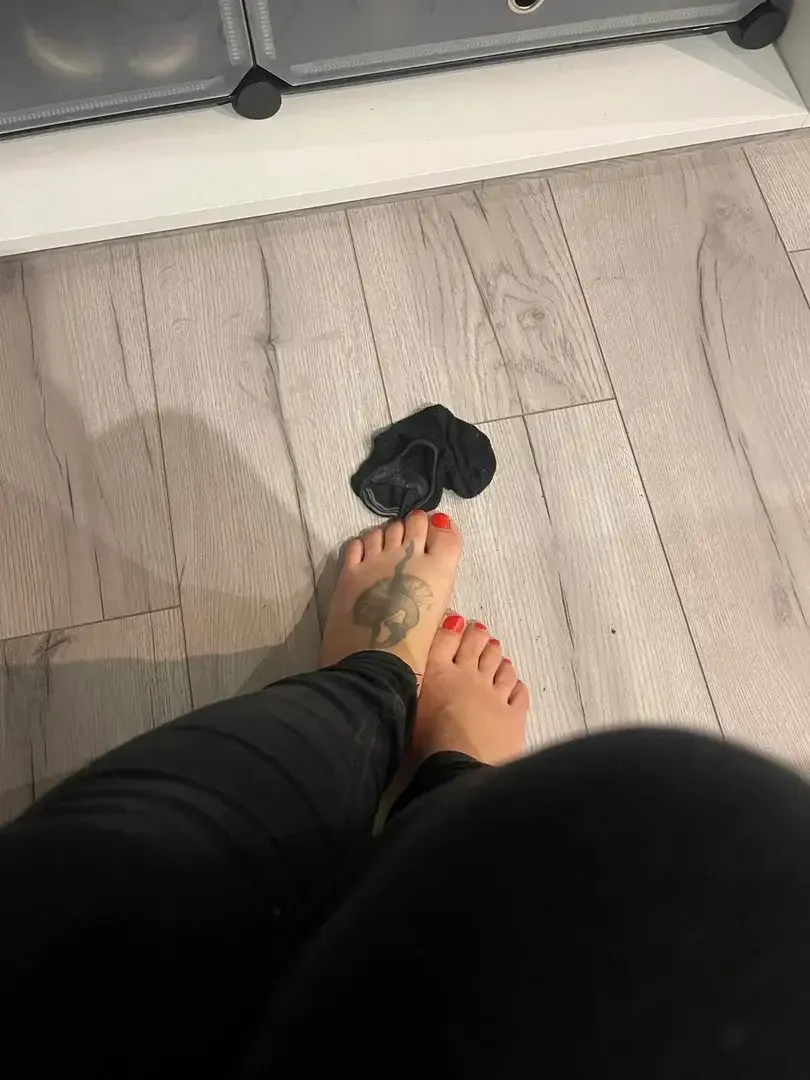 Une vidéo arrive très vite viens me déshabillerEnvoi moi un message privé 💦🫦#Feet  #PrettyFeet  #BeautifulFeet  #FeetWorship  #PerfectFeet  #FeetLovers#pied#foot#cute#sexy