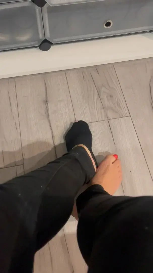 J’aimerais tellement que tu le fasse à ma place, me toucher hummm 💦🫦#Feet  #PrettyFeet  #BeautifulFeet  #FeetWorship  #PerfectFeet  #FeetLovers#pied#foot#cute#sexy#deshabiller