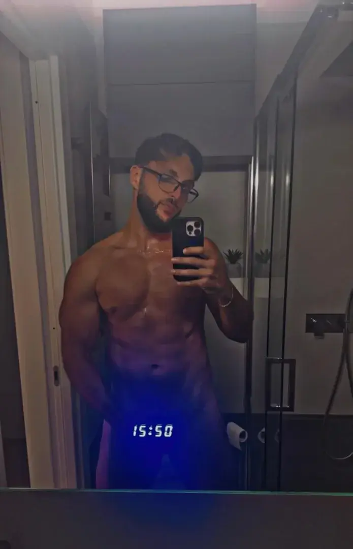Quelle heure il est ?! 😏J’offre un média privé quand tu t’abonnes 🔞😈