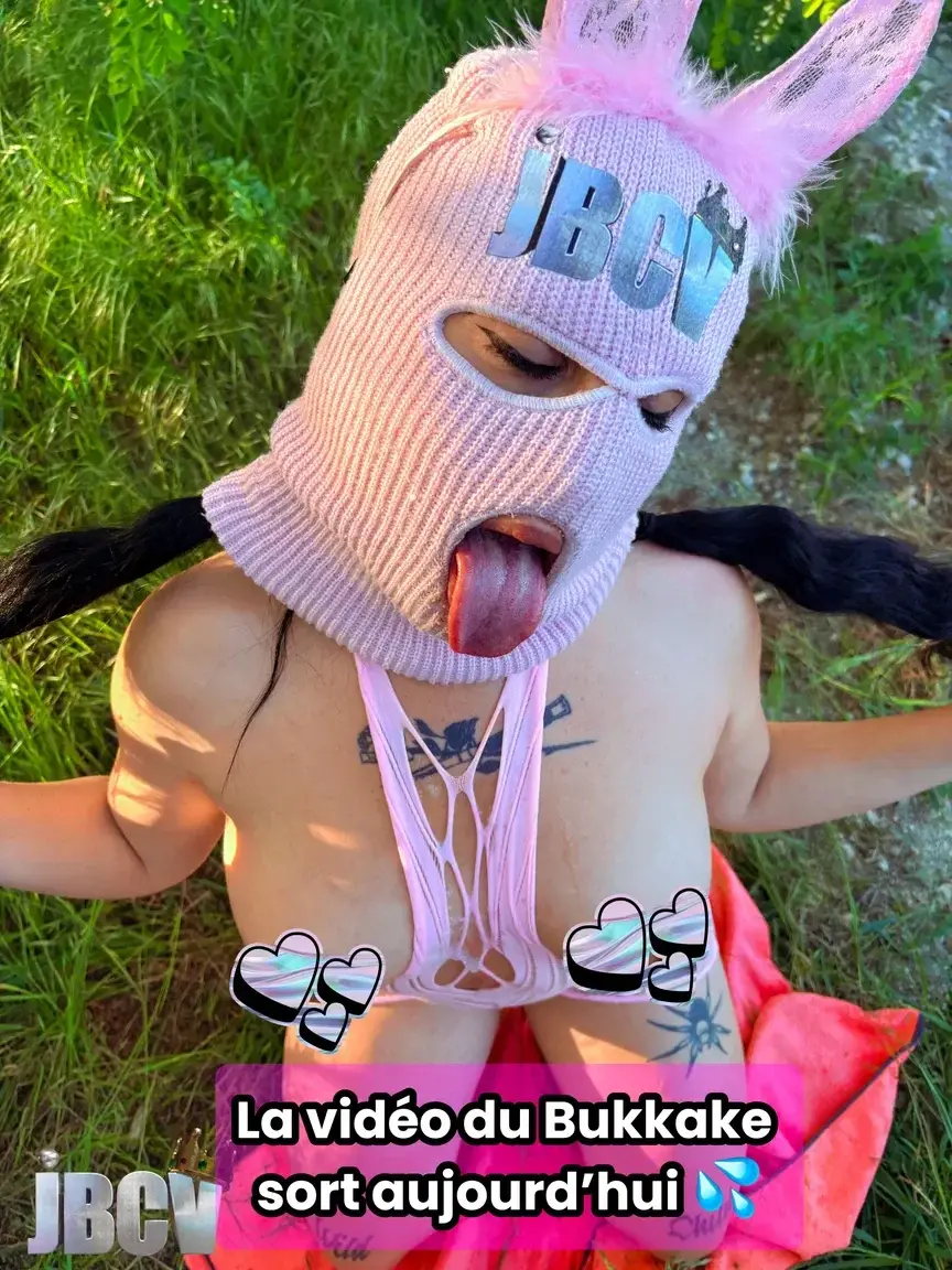 La vidéo sort aujourd’hui !!! Je me suis faite recouvrir de jus mais surtout j’en ai avalé beaucoup !!! 🤤