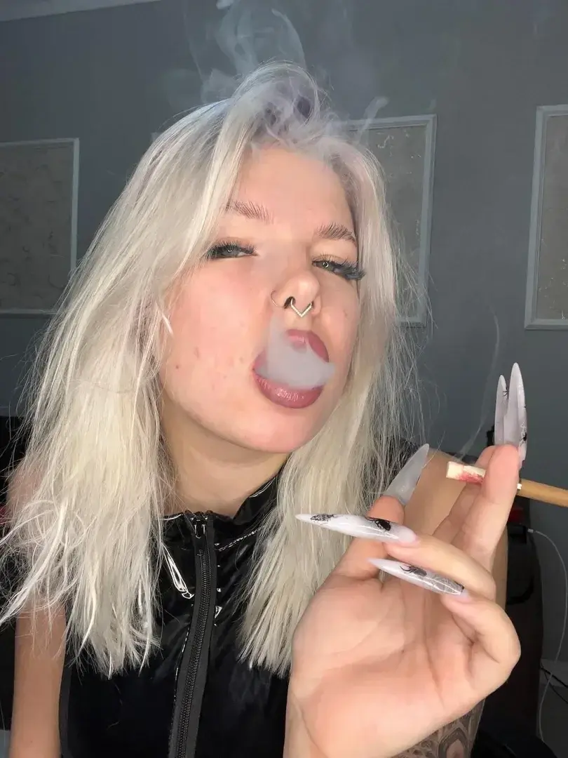 Leak public de Ritawarner — « je t'attends ;) » (nude) sur MYM