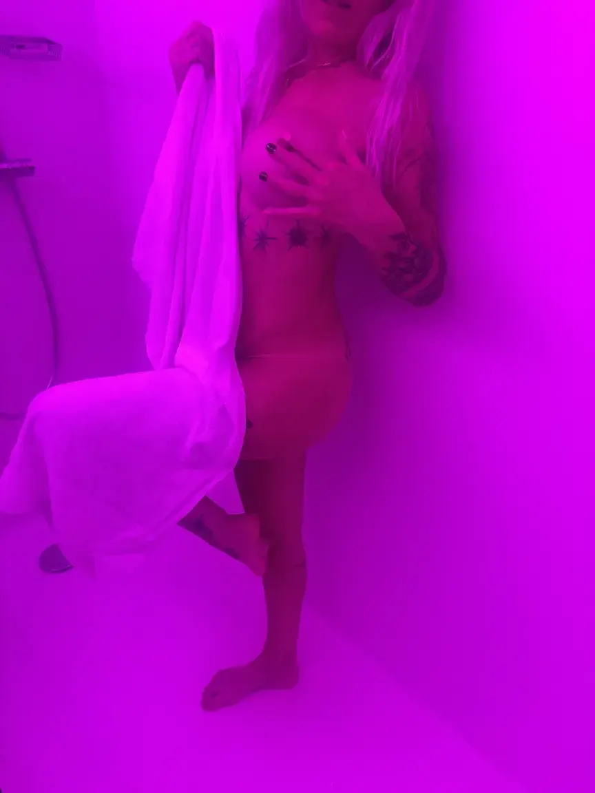 Et si tu venais en voir davantage en privé bébé ? 😈❤️‍🔥#MILF #sexy #frenchgirl #tattoos