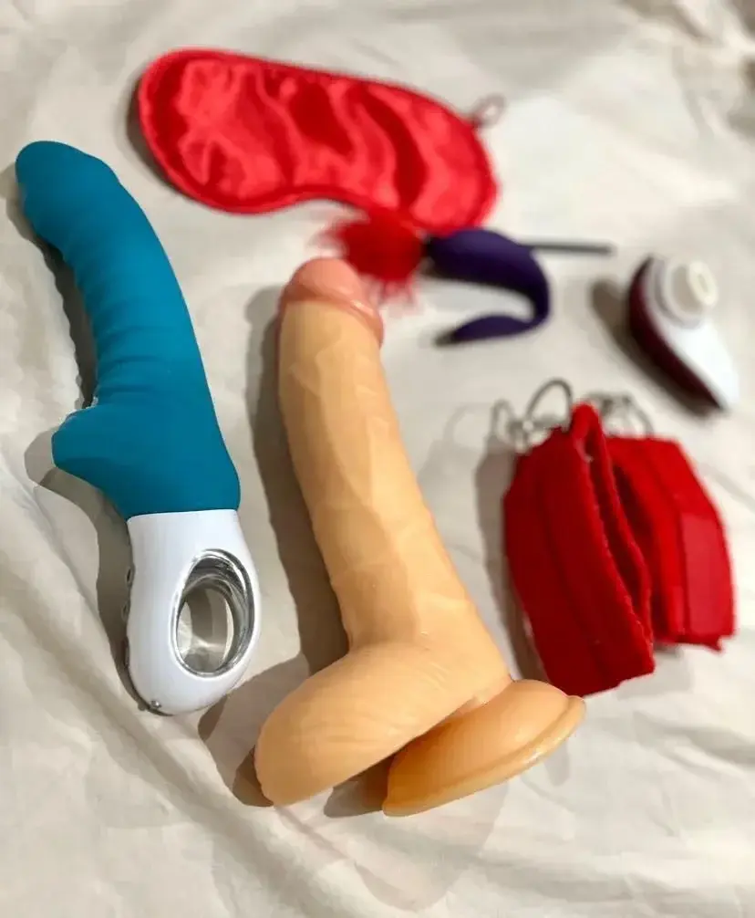 Leak & nude MYM — Lamysterieuse_l : « De quoi bien s’amuser même quand monsieur n’est pas la 🔞💋 » (MYM)