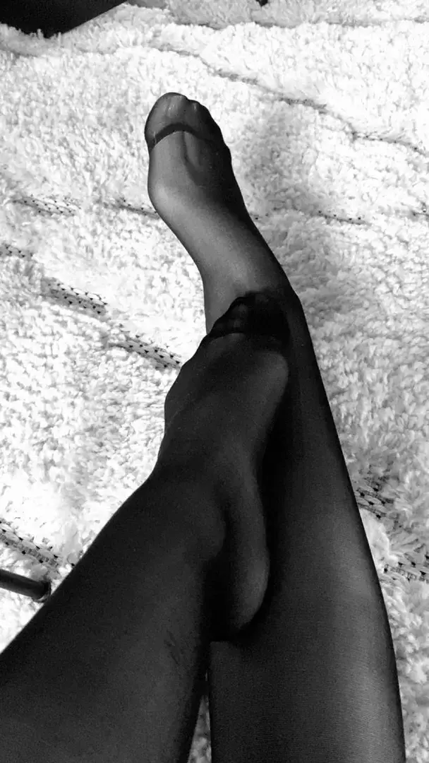 Like et abonne toi pour en voir plus 🔥#pieds #hot