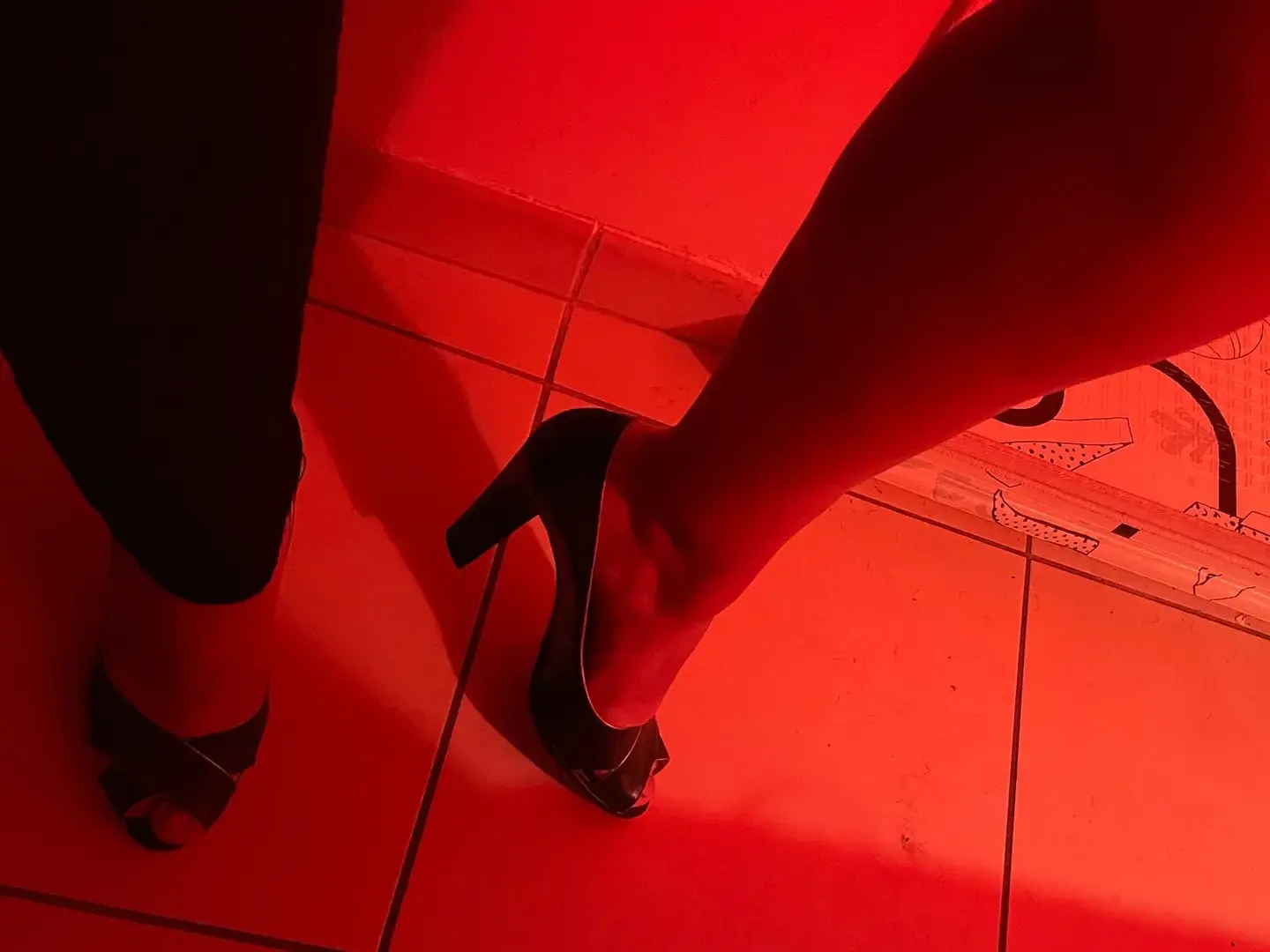 Leak & nude 2 — Feet_breastfeeding