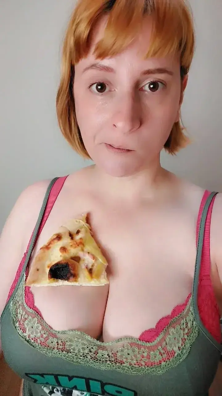 Leak & nude MYM — Antipha : « C'est quoi ta pizza préférée ? » (MYM)