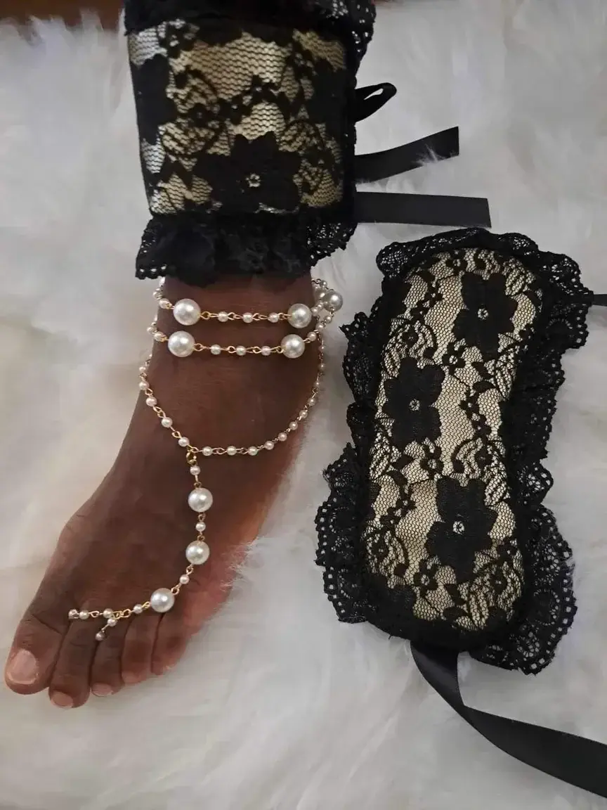 Perles et dentelles juste pour toi, bisous chérie xx