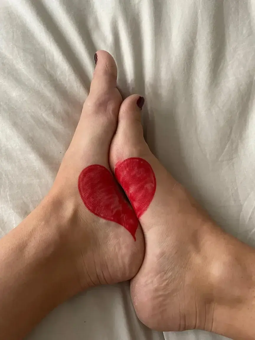 Let me share love with you…Brenda 💋#foot #feet #fetichism #pieds #love #amour #sexy