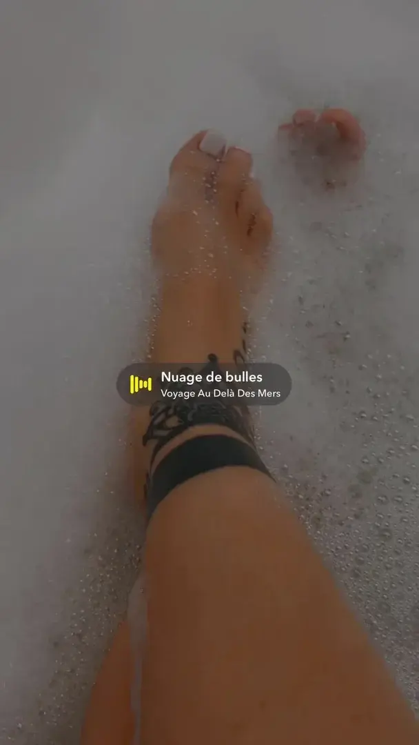 Leak & nude 5 — Petitpiedsexy777