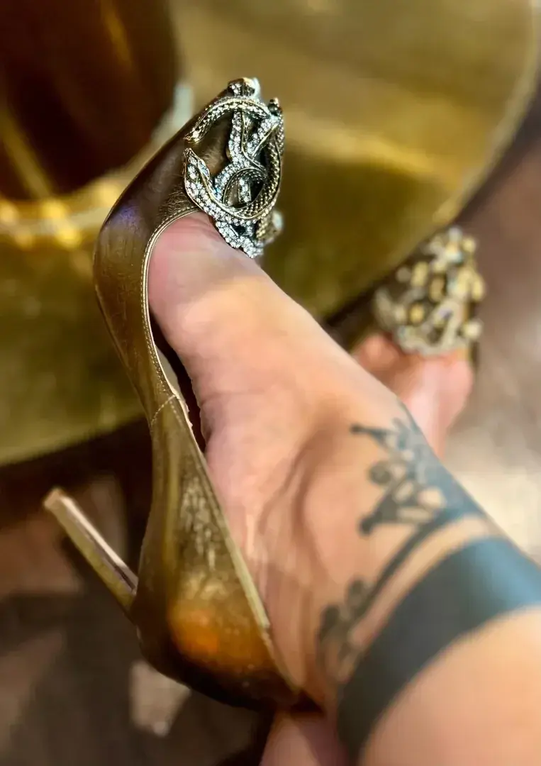 Leak & nude 7 — Petitpiedsexy777