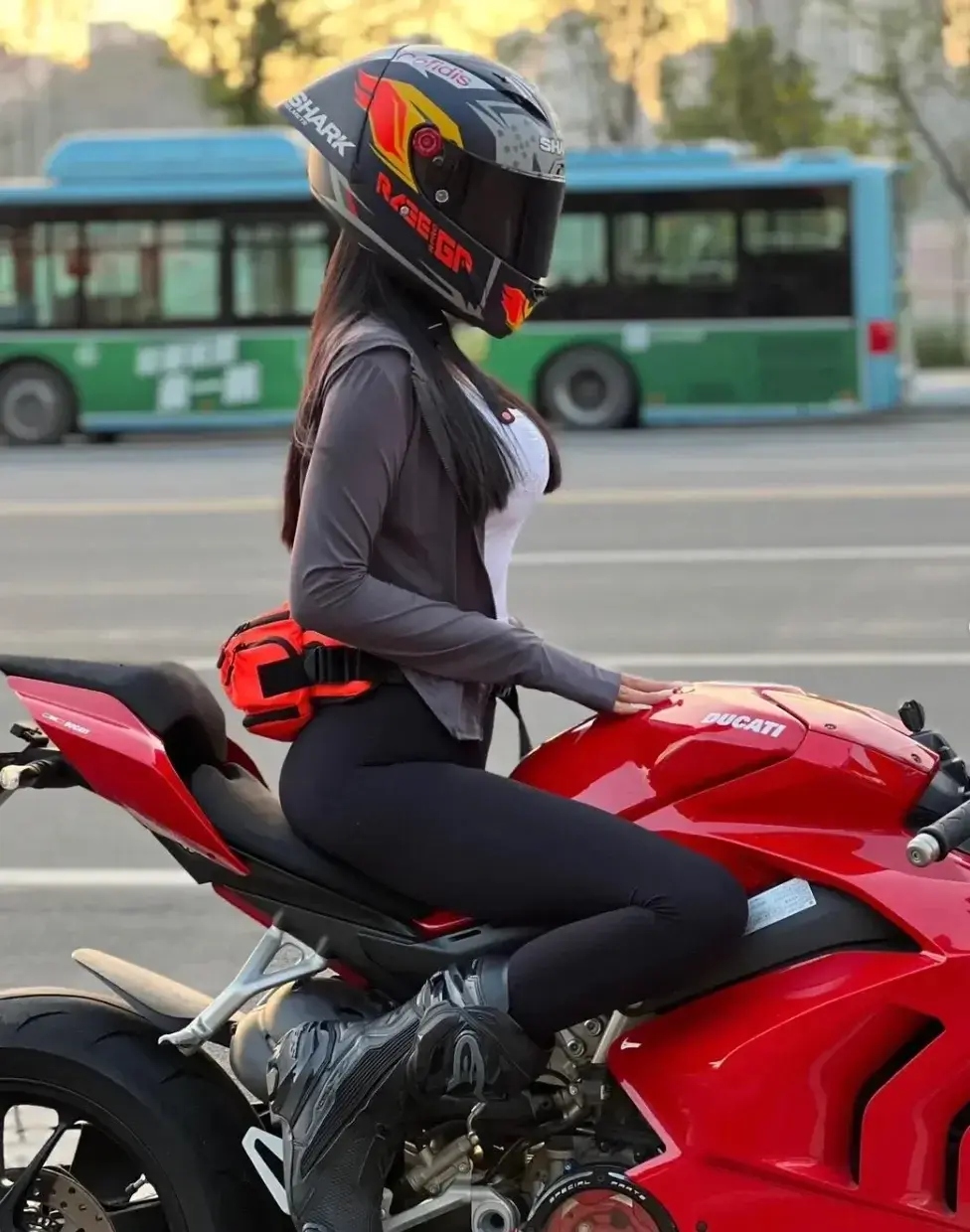 J"aime les gros bolides .........