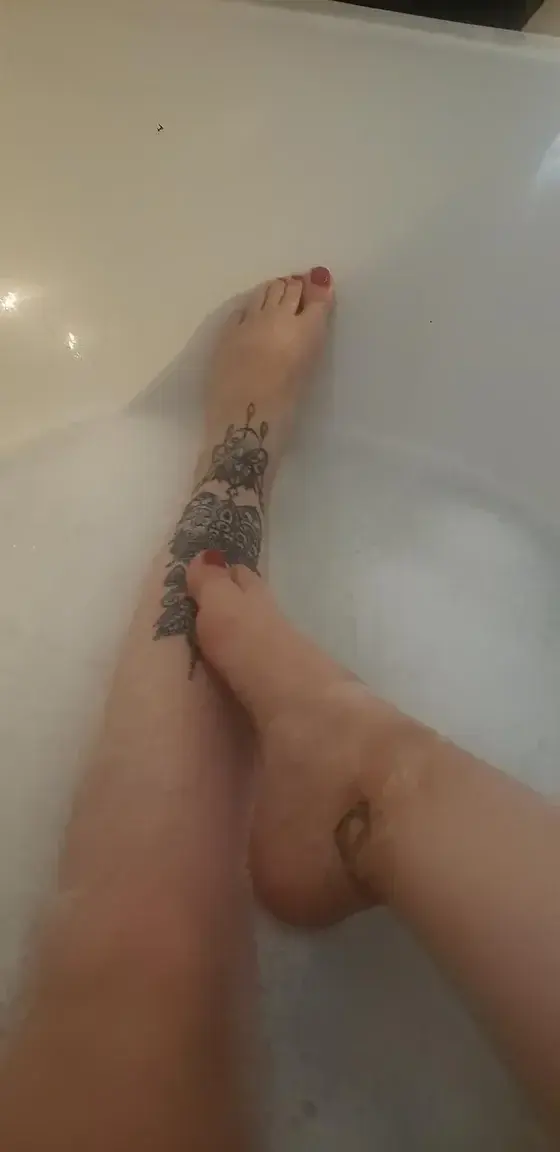 Leak & nude 6 — beautifulfeetforyou3