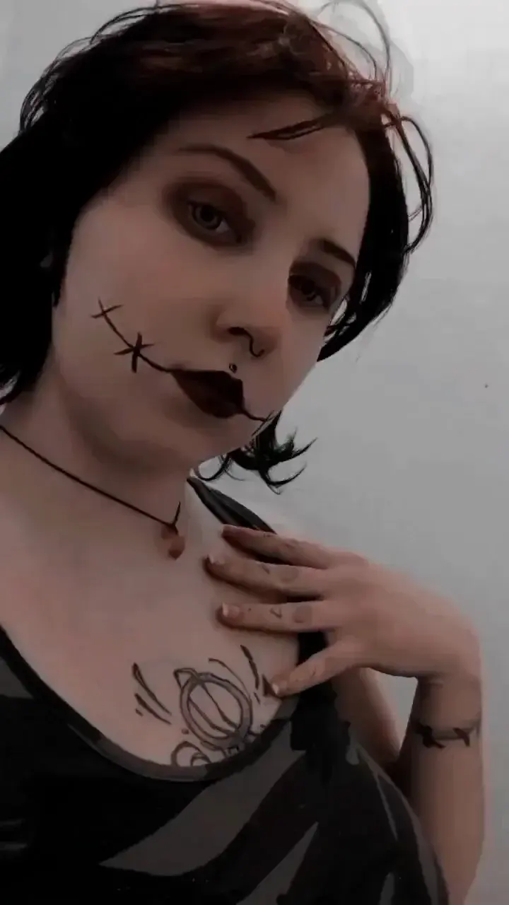 SallyLith : "Mon plus grand plaisir est de te compter parmi nous 🖤🌹" 🦇