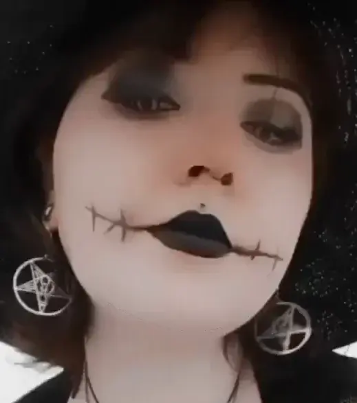 SallyLith : "Que préfères-tu dans notre humble Manoir, ma citrouille ?" 🦇
