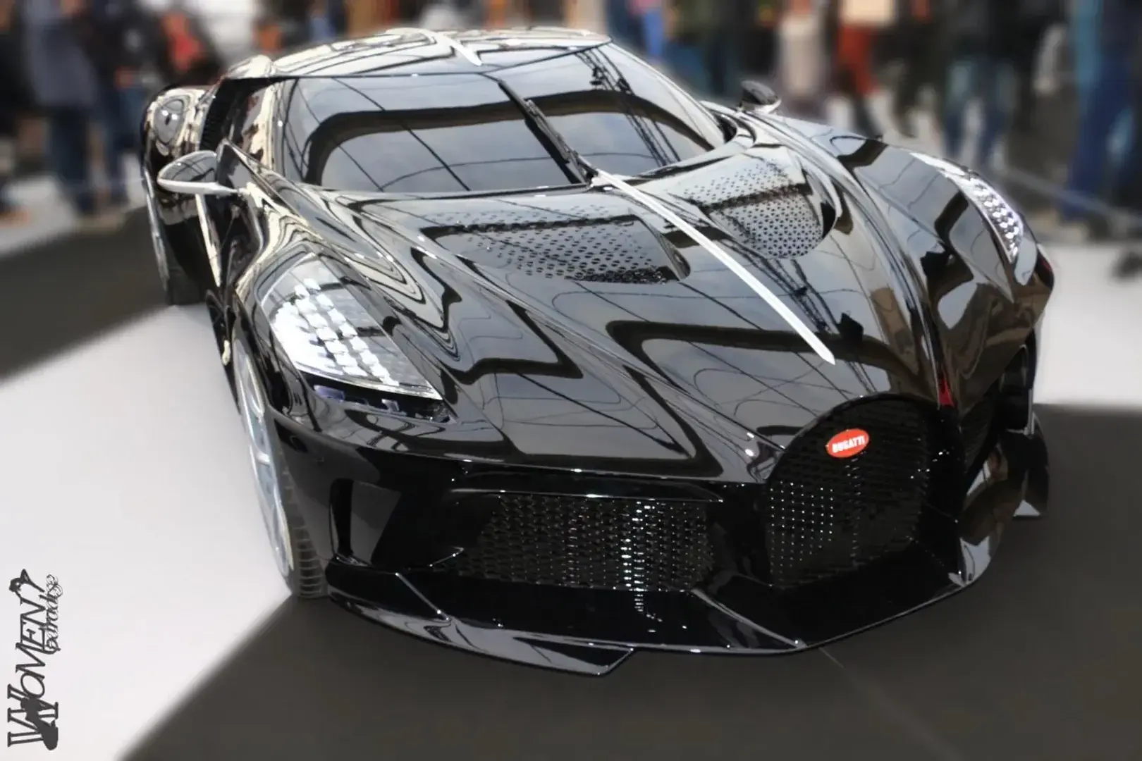 En 2020, à ma grande surprise, j'ai eu l'occasion de découvrir, photographier et filmer la BUGATTI la plus chère de l'histoire de ce constructeur automobile Français, soit 19 millions d'euros pour une voiture à unique exemplaire. « LA VOITURE NOIRE » version 2019 resta la plus onéreuse de l'histoire automobile jusqu'en 2022.En 2023, aucun média n'a encore su révélé l'identité de son propriétaire.Dites-moi les passionnés d'automobiles, souhaiteriez-vous voir mon reportage vidéo sur la belle ?