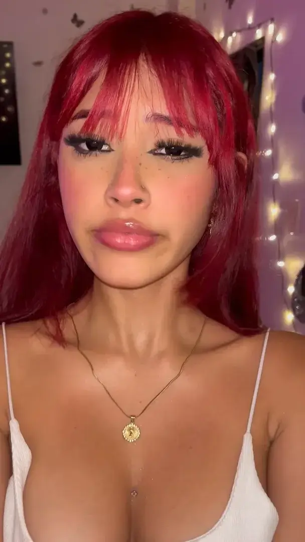 Leak & nude MYM — Saara_x : « Ma bouche te plait ? 💦🥵 Viens me parler si tu veux en voir plus :) » (MYM)