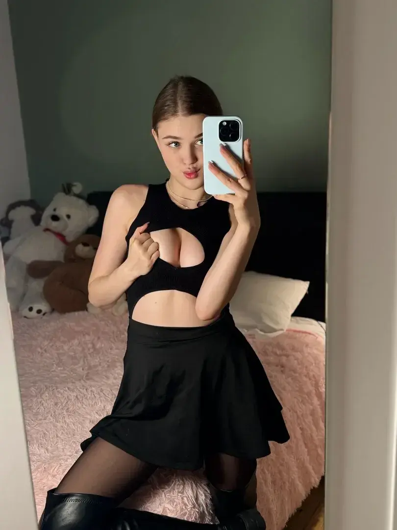Leak & nude MYM — lily_huy : « Mon abo est GRATUIT, viens discuter 🥰 » (MYM)