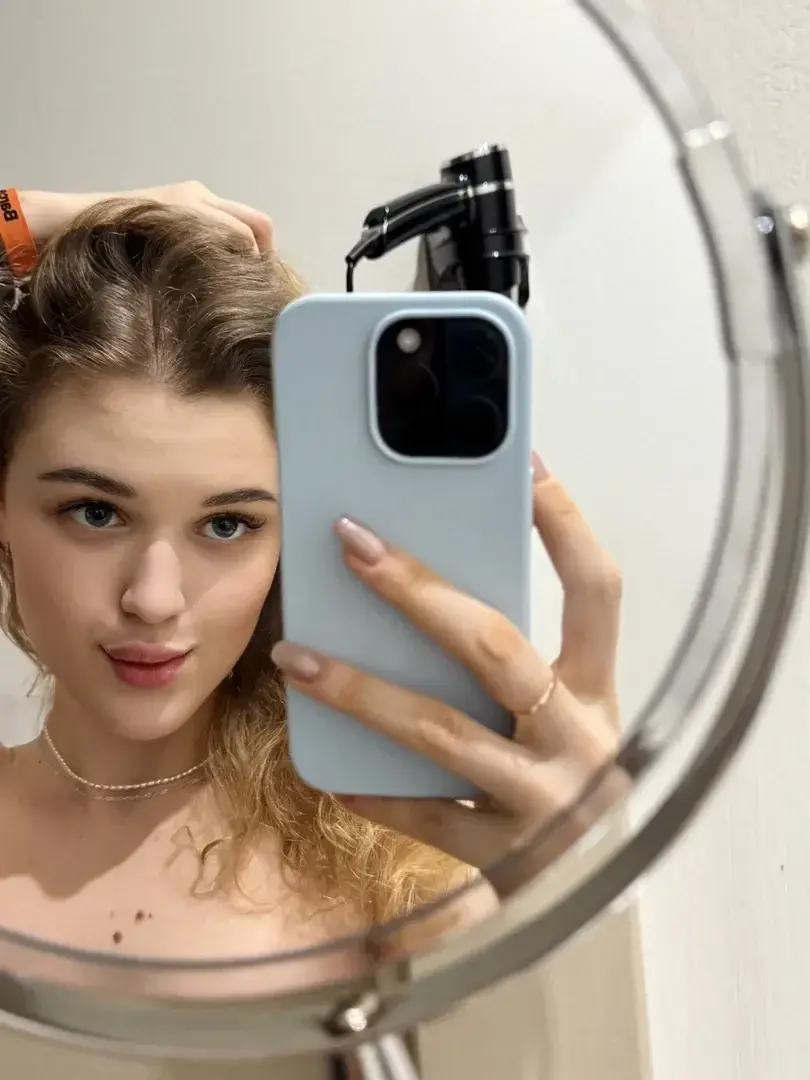 Leak & nude MYM — lily_huy : « Mon abo est GRATUIT, viens discuter 🥰 » (MYM)