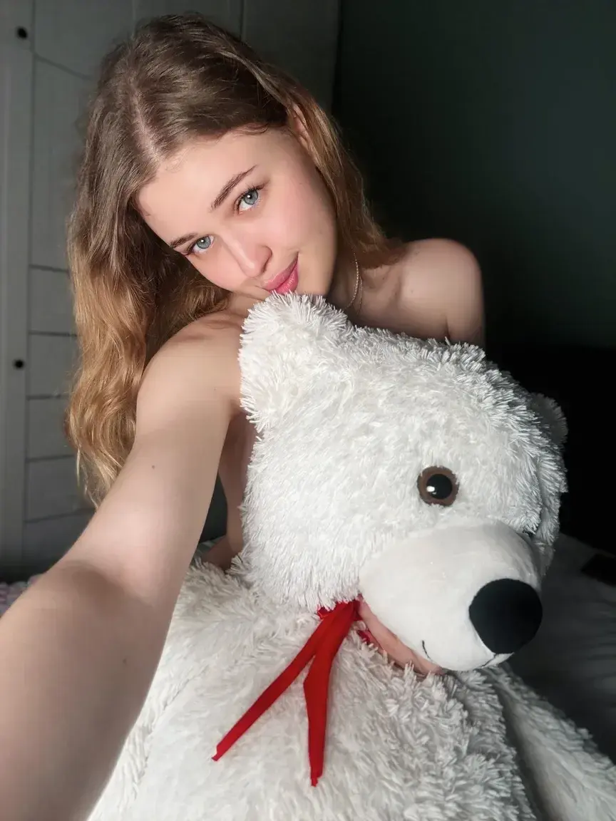 Leak & nude MYM — lily_huy : « Mon abo est GRATUIT, viens discuter 🥰 » (MYM)