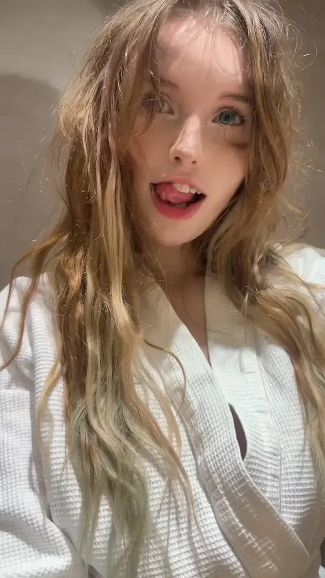 Je veux qu’on me découvre lentement… commence par liker ce post, puis viens me parler longtemps 🖤