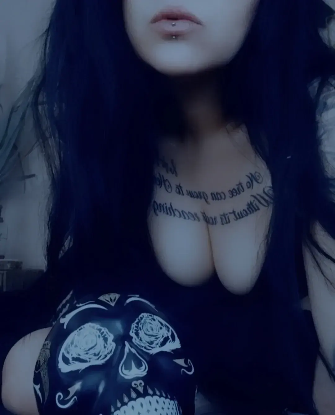 Leak & nude MYM — Jhenn : « I see no reason to wake up » (MYM)