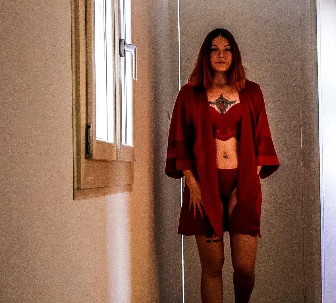 Leak & nude MYM — Lapetitenympho : « Un petit peu de rouge pour les fêtes… » (MYM)