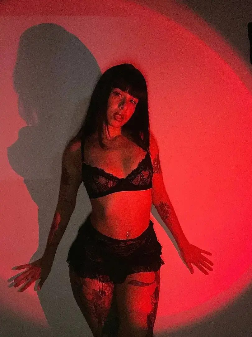 Leak public de Victoriainlove — « abo gratuit ce soir tu m’écris SOFT et j’te montre ce que j’ai tourné aujourd’hui. » (nude) sur MYM