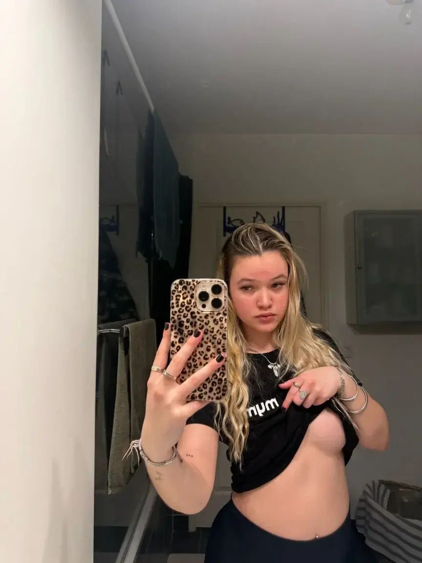 J’avoue j’ai des petit seins😭