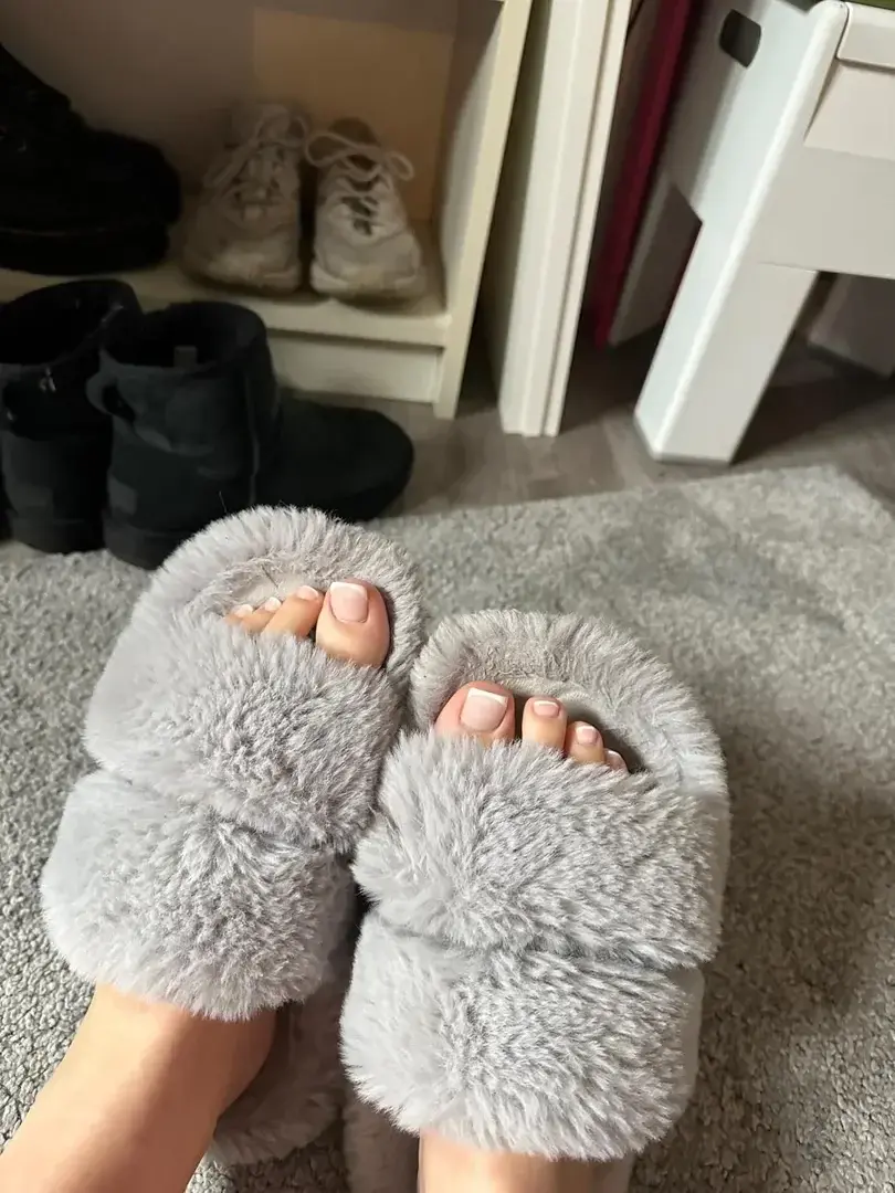 Leak & nude 2 — Piedsdevosreves