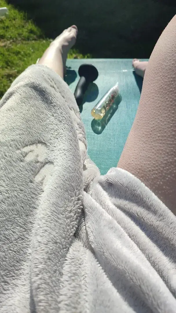 Leak & nude MYM — Flora_vn : « Apres midi au soleil bien accompagnée😈 » (MYM)