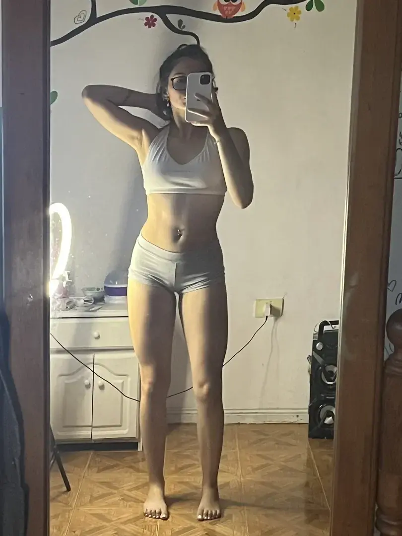 Leak & nude MYM — Sucette-girl : « CHRISTMASCLARA   mon code d'abonnement gratuit est encore dispo un peu pour les fêtes de fin d'années 💝 » (MYM)