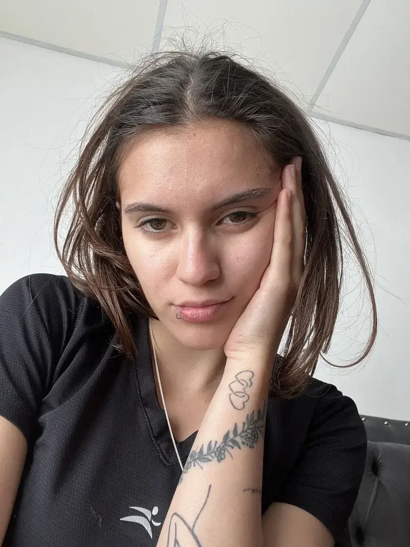 Leak & nude MYM — Sucette-girl : « code SUCETTEGIRL pour venir t'abonner gratuitement et papoter avec moi :) » (MYM)