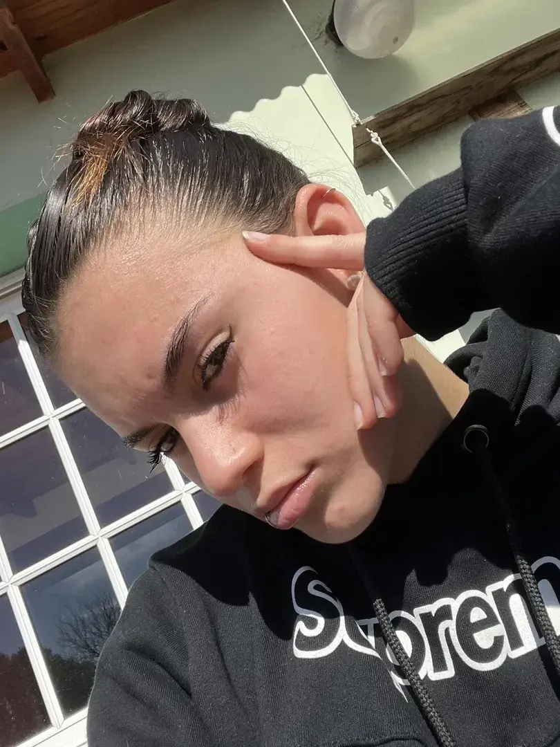 Leak & nude MYM — Sucette-girl : « Mon MYM est maintenant GRATUIT, c’est cadeau 💝 T'es plutot team cheveux attaché ou détaché ? Pr moi ca depend de la position mdrr 💦 » (MYM)