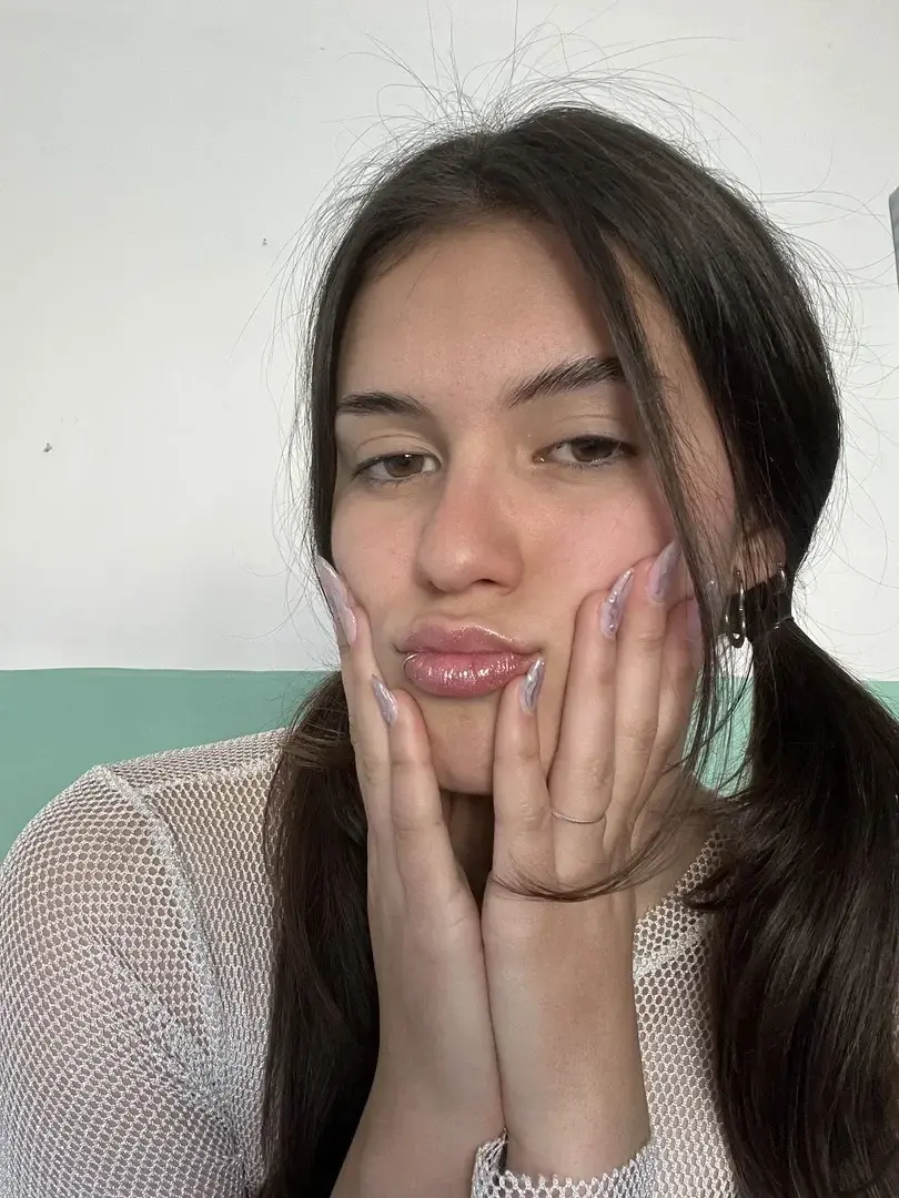 Leak public — Sucette-girl : « Mon MYM est maintenant GRATUIT, c’est cadeau 💝 Ma tete quand on me demande si je suce mdr » (MYM) — pas un leak