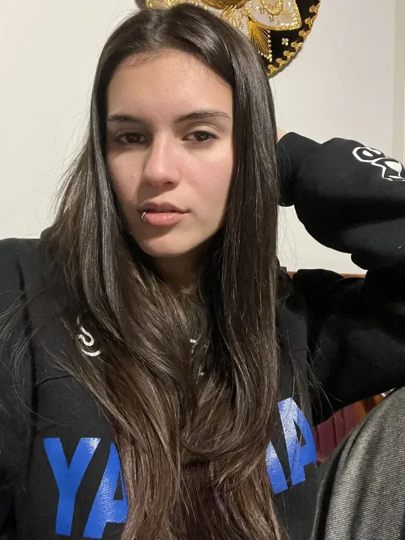 Leak public — Sucette-girl : « Mon MYM est maintenant GRATUIT, c’est cadeau 💝 cfq ce soir ? » (MYM) — pas un leak