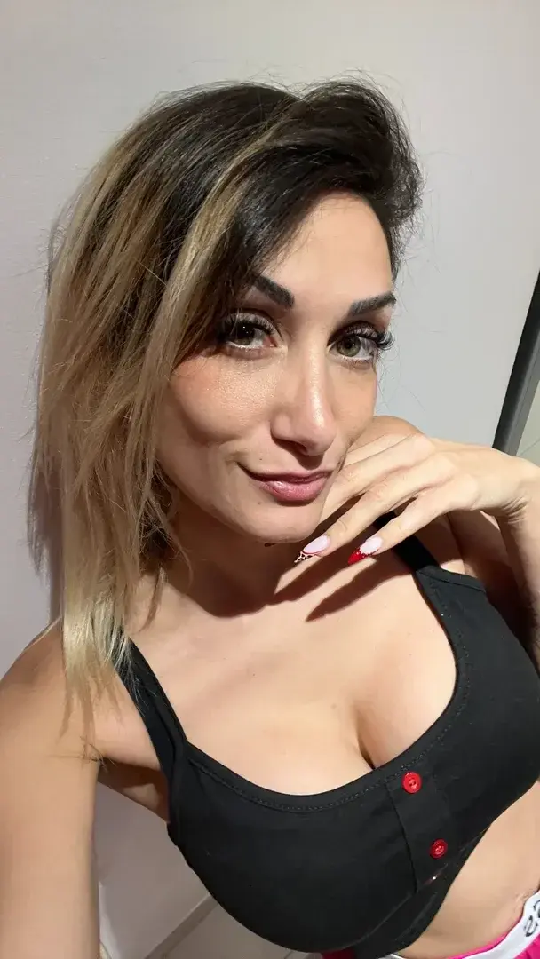 Leak public de Chloesanchez — « ☺️☺️☺️ » (nude) sur MYM