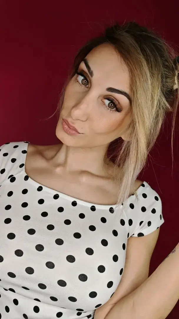 Leak public de Chloesanchez — « je suis seule chez moi et toi? 🫢 » (nude) sur MYM