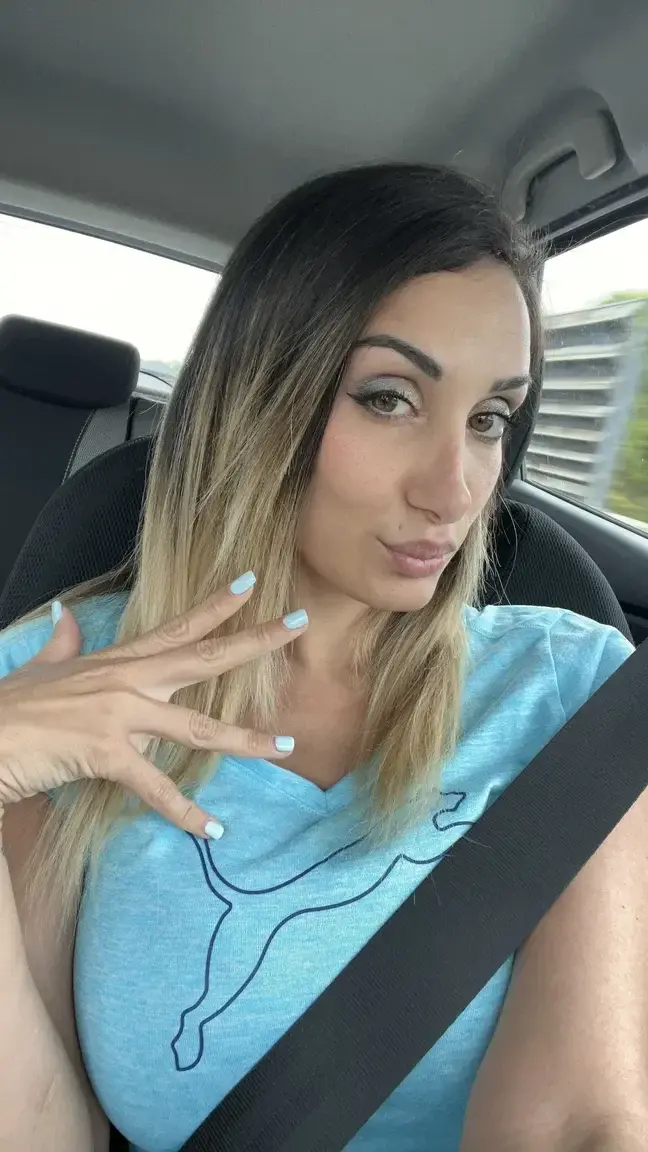 Leak & nude MYM — chloesanchez : « Si t’aimes les jolies blondes bien sexy aux formes généreuses abonne toi ! (Et c'est gratuit en plus 😋)T’aimes bien les miennes ? 👀 » (MYM)