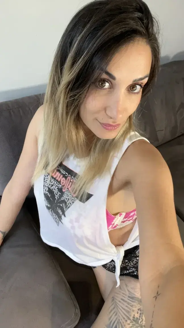Leak & nude MYM — chloesanchez : « Mon abonnement mym gratuit 🤗Tu me suis déjà ? 👋 » (MYM)