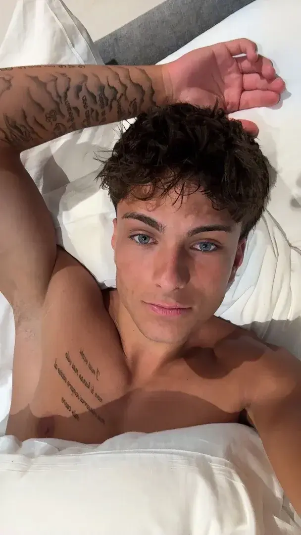 Aperçu public — Lucasblgn : « seul dans mon lit et toi ? » (MYM) — pas un leak